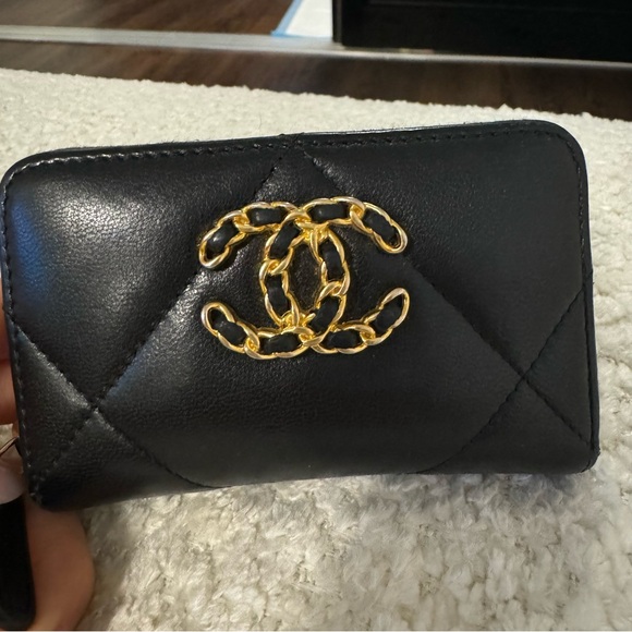Chanel Card Wallet - Picture 5 of 7